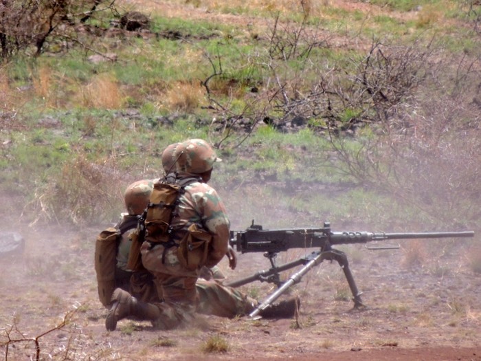 Lục quân Nam Phi diễn tập bắn đạn thật Seboka 2012 ảnh 22
